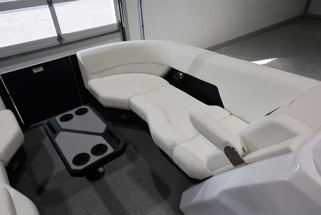 Slide: The Image of Evotti 523 CS Tritoon 2026 - 19