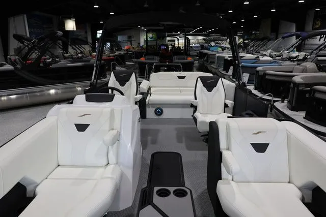 Slide: The Image of Evotti 523 CS Tritoon 2026 - 20