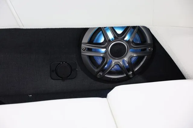 Slide: The Image of Evotti 523 CS Tritoon 2026 - 22