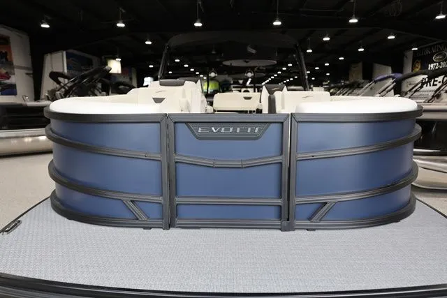 Slide: The Image of Evotti 523 CS Tritoon 2026 - 3