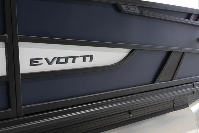 Slide: The Image of Evotti 523 CS Tritoon 2026 - 5