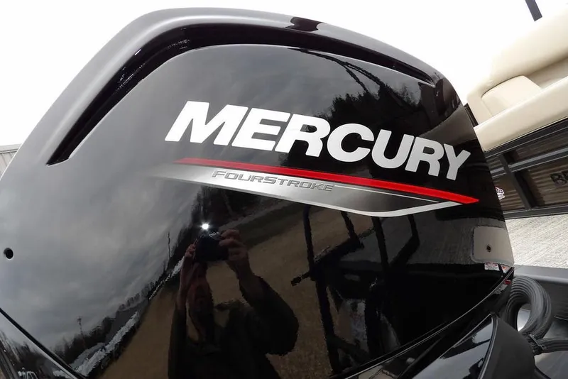 Slide: The Image of Mercury FourStroke engine on 2026 Bennington S Swingback 21 SSB boat. - 33