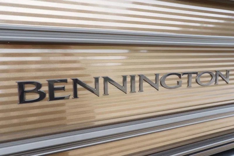 Slide: The Image of Bennington logo on 2026 S Swingback 21 SSB boat, metallic finish. - 39