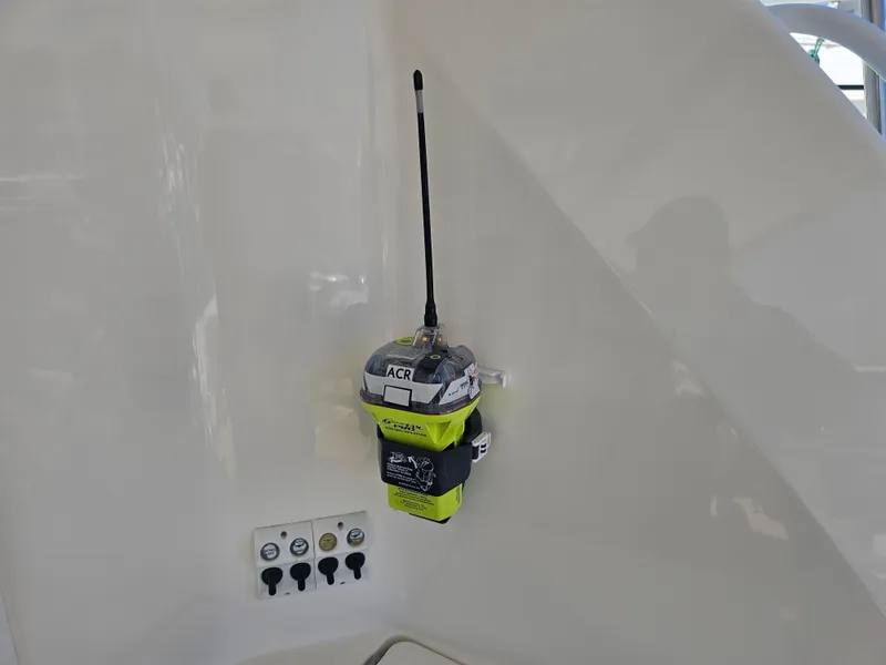 Slide: The Image of Emergency radio device on Riviera 42 Flybridge 2005. - 40
