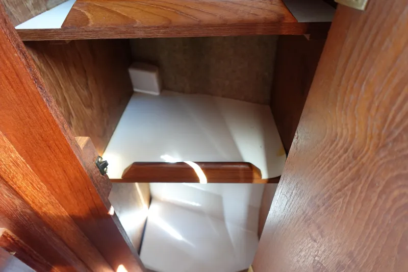 Slide: The Image of Hunter 310 1987 - 50