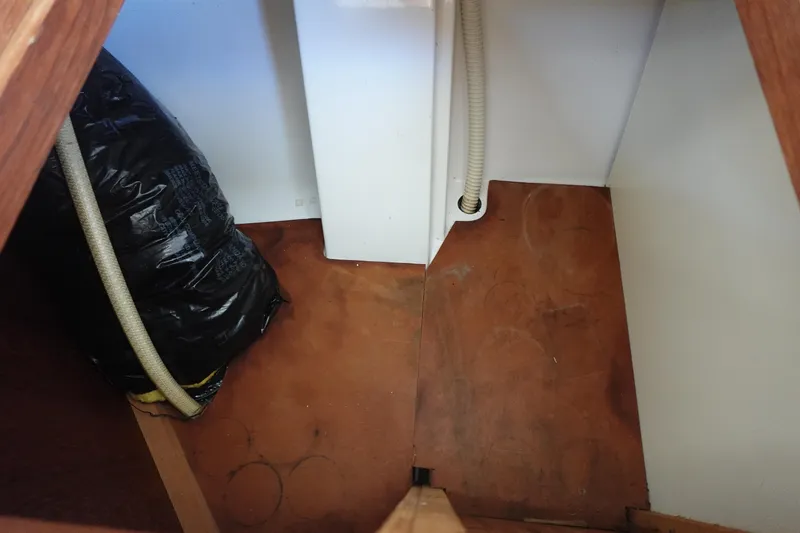 Slide: The Image of Hunter 310 1987 - 52