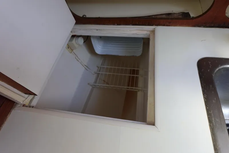 Slide: The Image of Hunter 310 1987 - 53