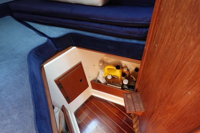 Slide: The Image of Hunter 310 1987 - 55