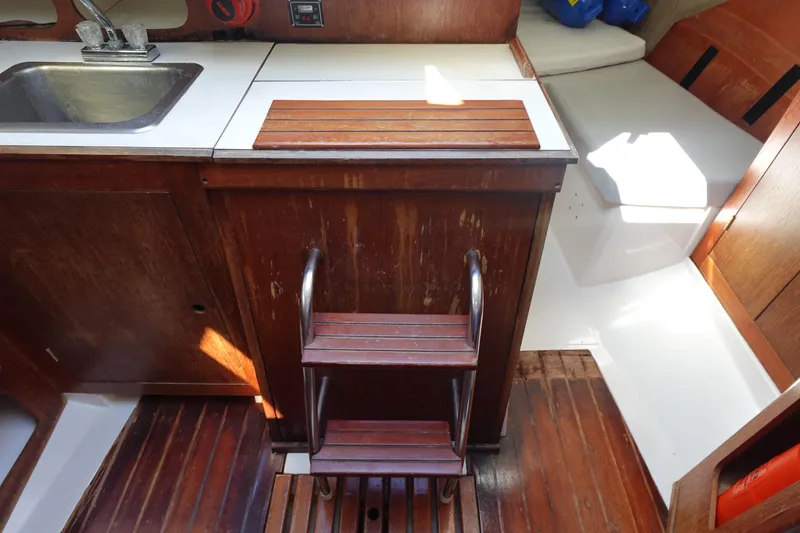 Slide: The Image of Hunter 310 1987 - 57