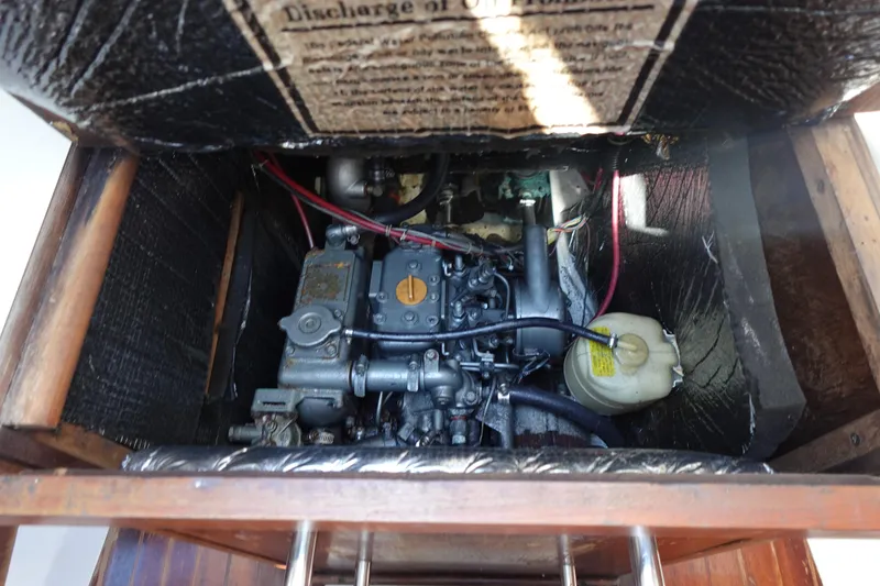 Slide: The Image of Hunter 310 1987 - 58