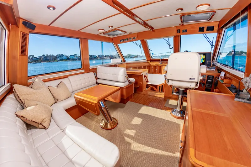 Slide: The Image of Interior of 2005 Grand Banks 49 Eastbay SX yacht. - 18