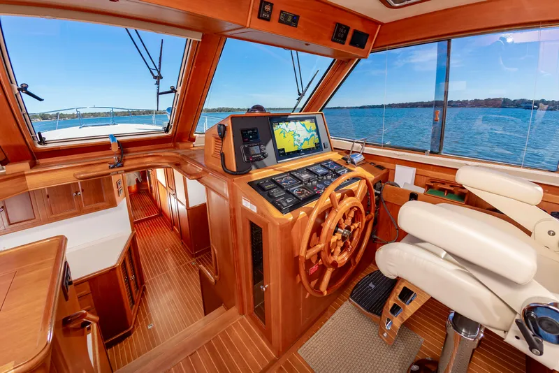 Slide: The Image of Interior of 2005 Grand Banks 49 Eastbay SX yacht. - 23