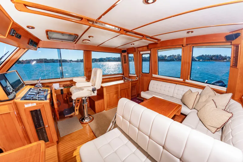 Slide: The Image of Interior of 2005 Grand Banks 49 Eastbay SX yacht. - 26