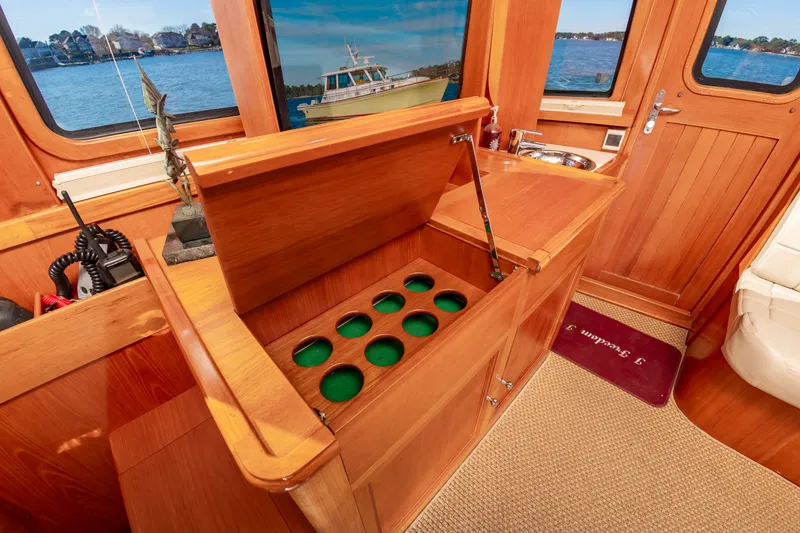 Slide: The Image of Interior of 2005 Grand Banks 49 Eastbay SX yacht. - 28