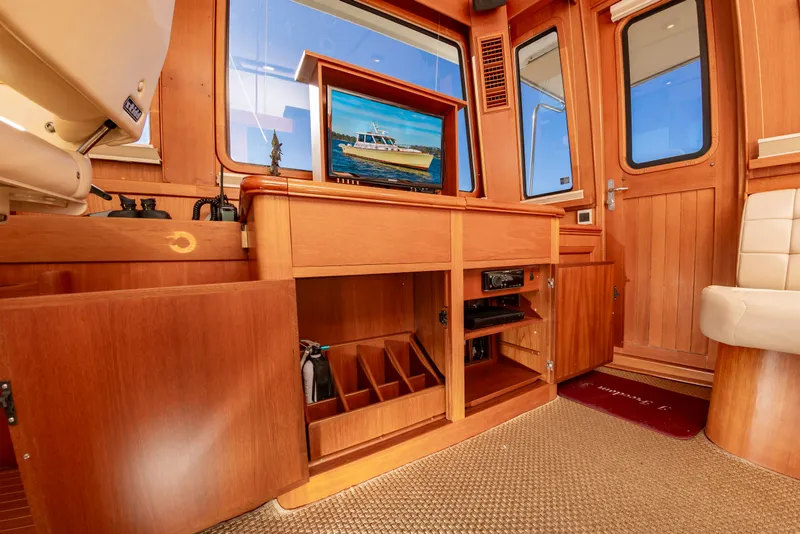 Slide: The Image of Interior of 2005 Grand Banks 49 Eastbay SX yacht. - 29