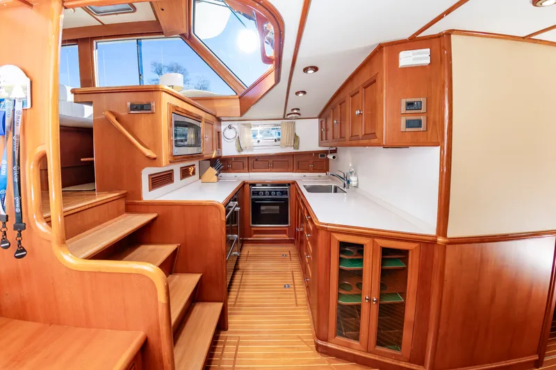 Slide: The Image of Interior of 2005 Grand Banks 49 Eastbay SX yacht. - 32