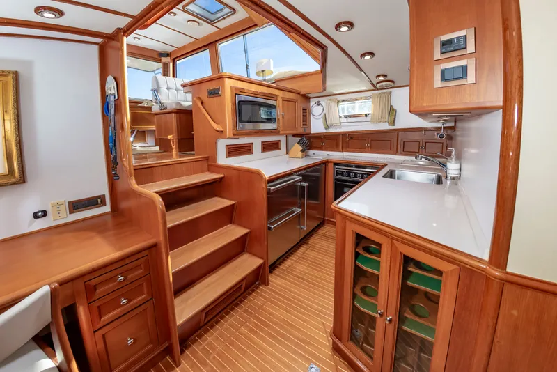 Slide: The Image of Interior of 2005 Grand Banks 49 Eastbay SX yacht. - 33