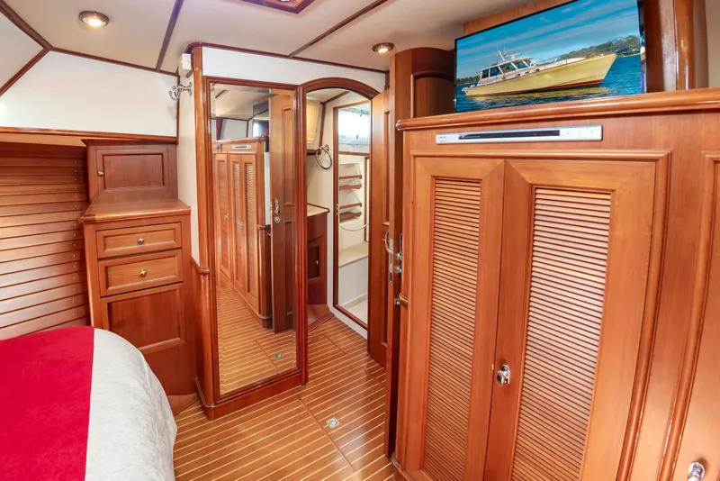 Slide: The Image of Interior of 2005 Grand Banks 49 Eastbay SX yacht. - 41