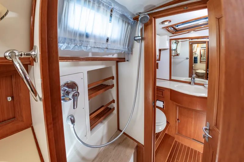 Slide: The Image of Luxurious bathroom on Grand Banks 49 Eastbay SX yacht, year 2005. - 43