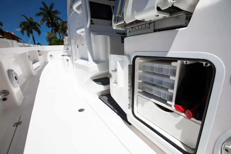 Slide: The Image of Invincible 35 Emanon - Exterior Cockpit - 12