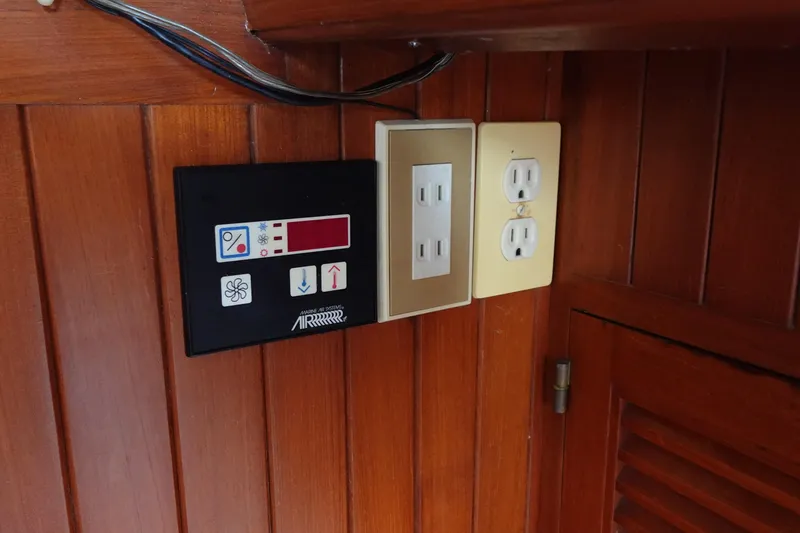 Slide: The Image of Tayana Tayana 37 Ct 1985 - 68