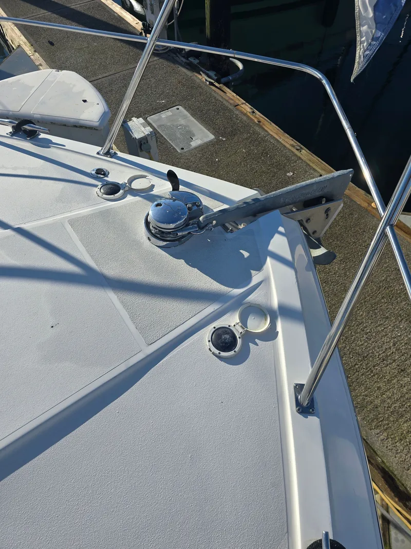 Slide: The Image of Deck of a 2005 Navigator 44C with anchor and railing. - 10