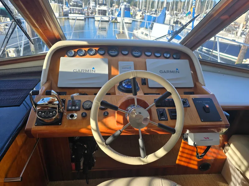 Slide: The Image of Navigator 44C yacht helm, 2005 model, featuring Garmin navigation. - 11