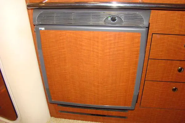 Slide: The Image of Sea Ray 310 Sundancer 2002 - 11