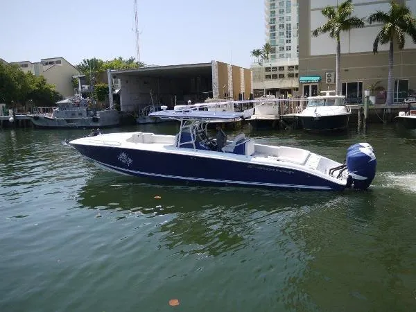 Slide: The Image of Midnight Express 39 S Cuddy Twin stepped 2015 - 0