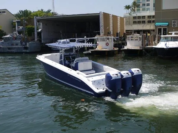Slide: The Image of Midnight Express 39 S Cuddy Twin stepped 2015 - 3