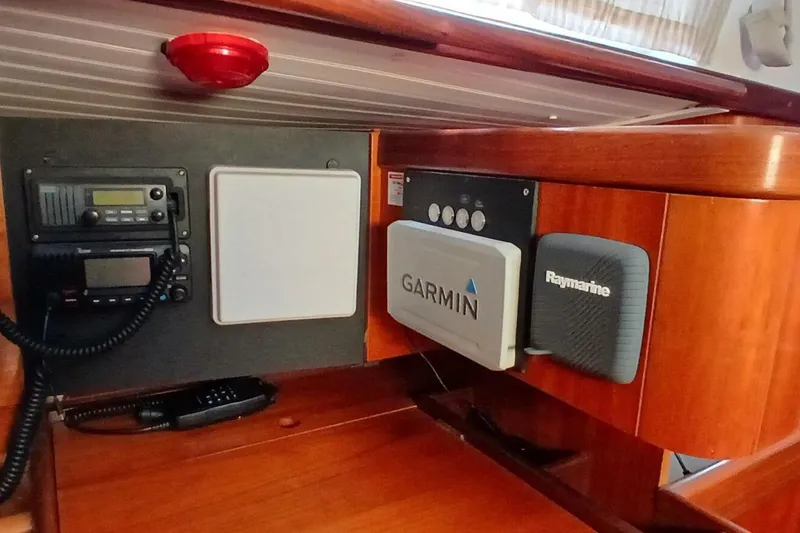 Slide: The Image of Navigation equipment on 1994 Beneteau Oceanis 44 CC yacht, featuring Garmin and Raymarine devices. - 70