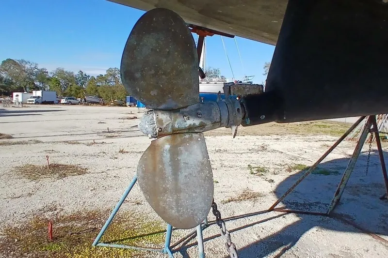 Slide: The Image of Propeller of 1994 Beneteau Oceanis 44 CC sailboat on dry dock. - 89