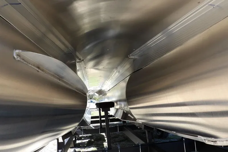Slide: The Image of Underneath view of 2026 Bennington S Swingback 22 SSB pontoon boat. - 44