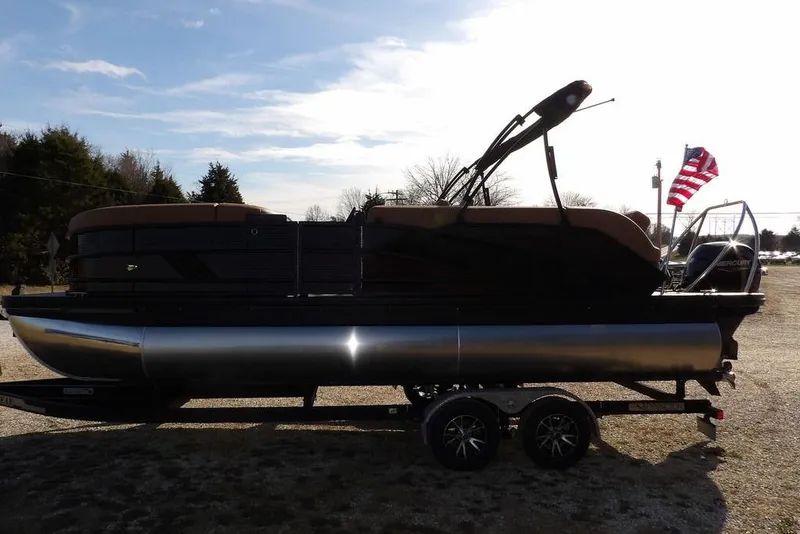 Slide: The Image of 2026 Bennington M L-Bench 22 ML pontoon boat on trailer, American flag in background. - 4