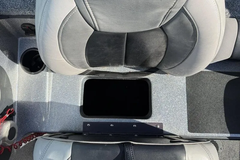 Slide: The Image of 2012 Skeeter TZX190 boat seat with storage compartment and cup holder. - 21