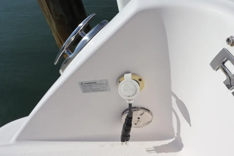 Slide: The Image of 2019 Robalo R242 Center Console boat detail with cleat and power connection. - 7