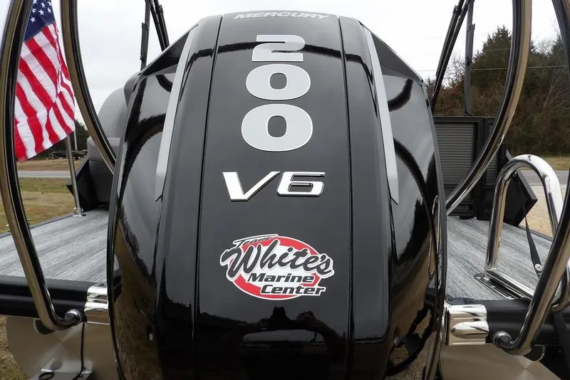 Slide: The Image of 2026 Bennington M L-Bench 22 ML with Mercury 200 V6 engine, American flag visible. - 41