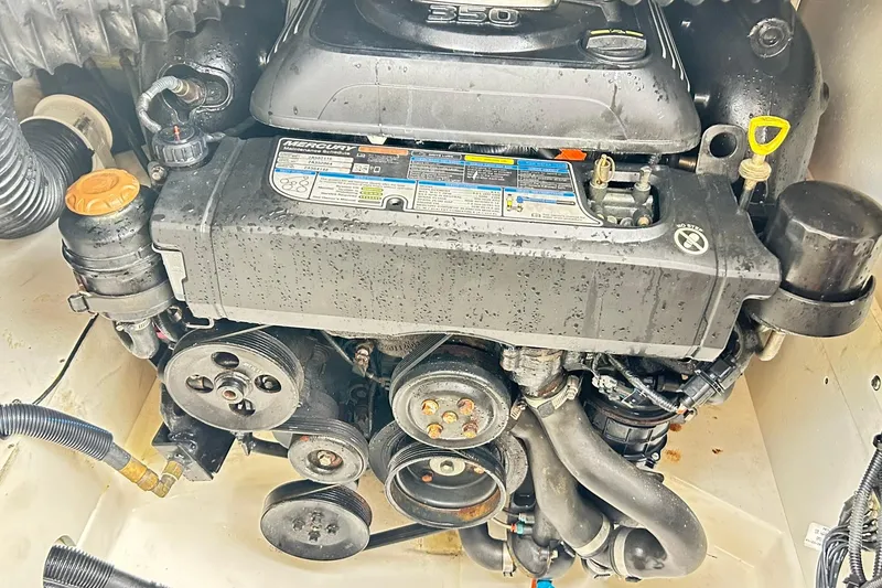 Slide: The Image of Engine of 2018 Sea Ray SDX 270 boat, featuring a MerCruiser 350 engine. - 18