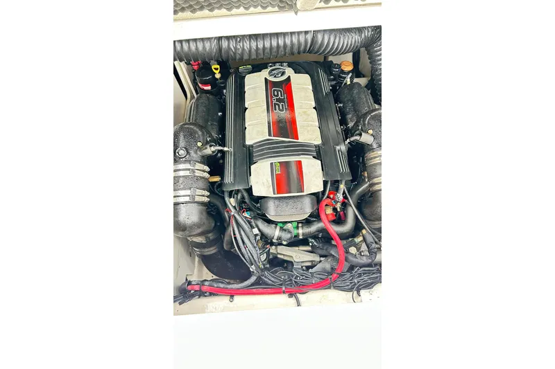 Slide: The Image of Engine of 2018 Sea Ray SDX 270 boat, featuring a 6.2L V8 configuration. - 20