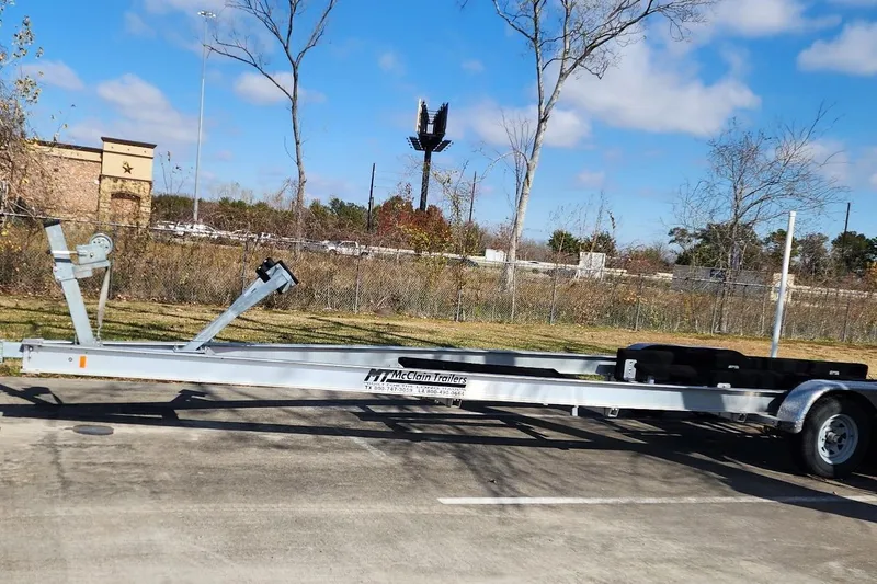 Slide: The Image of Trailer for 2018 Sea Ray SDX 270 boat, parked outdoors on a sunny day. - 49