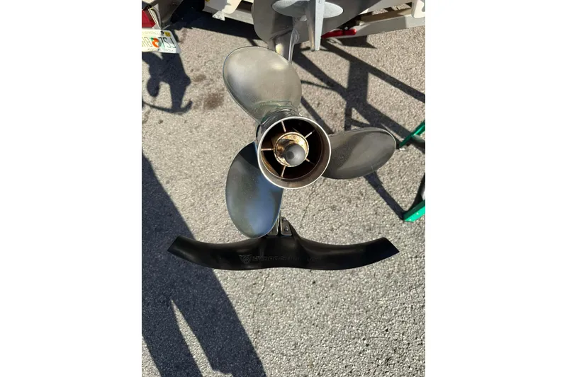 Slide: The Image of 2017 Robalo R200ES boat propeller on asphalt surface. - 4