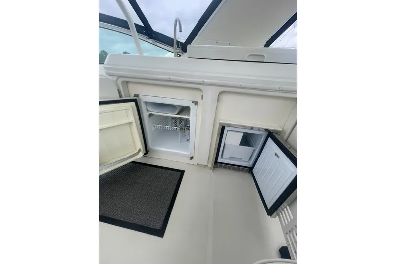 Slide: The Image of Flybridge fridge, freezer, icemaker, and cold water sink - 66