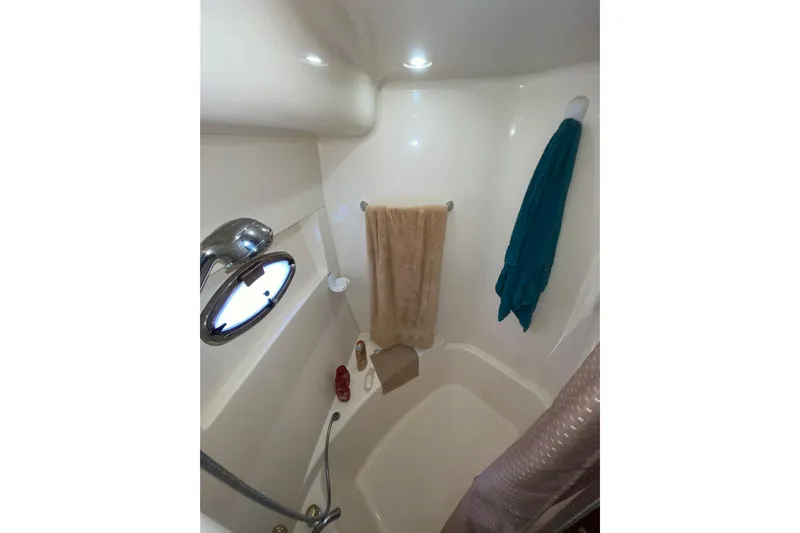 Slide: The Image of OVERSIZED MASTER TUB & SHOWER - 47