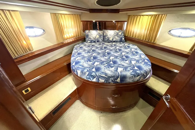 Slide: The Image of VIP/GUEST STATEROOM FORWARD - 48