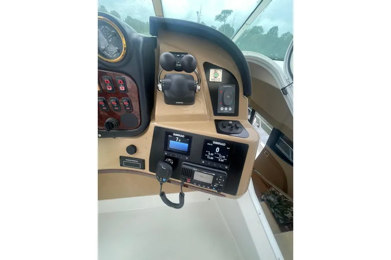 Slide: The Image of Carver Yachts 570 Voyager Pilothouse 2004 - 75