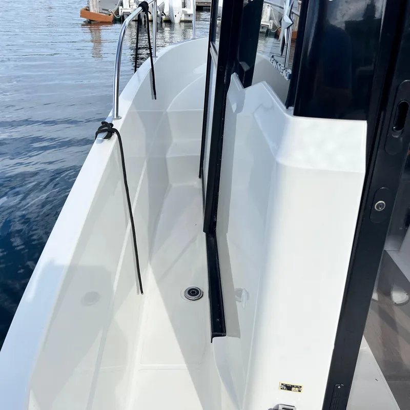 Slide: The Image of Port walkaround and sliding door - 3