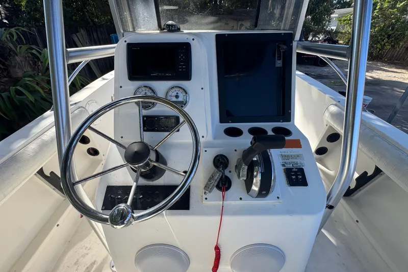 Slide: The Image of 1993 Hydra-Sports Bay Bolt 1900 boat on trailer under clear blue sky. - 8