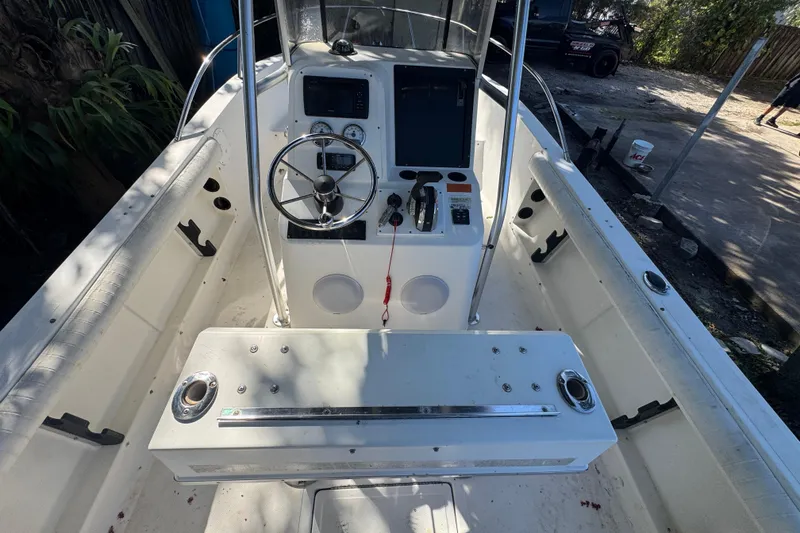 Slide: The Image of 1993 Hydra-Sports Bay Bolt 1900 boat on trailer under clear blue sky. - 9