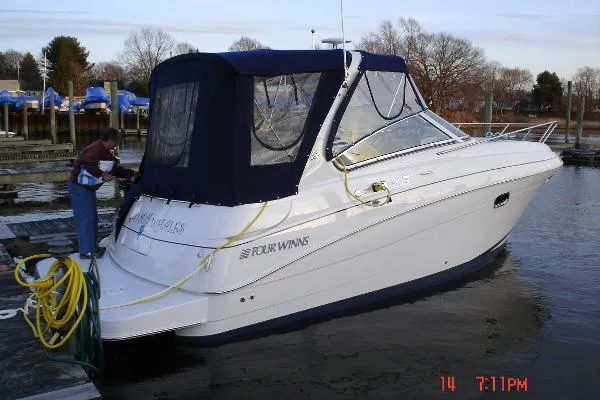 Slide: The Image of Four Winns 288 Vista 2005 - 1