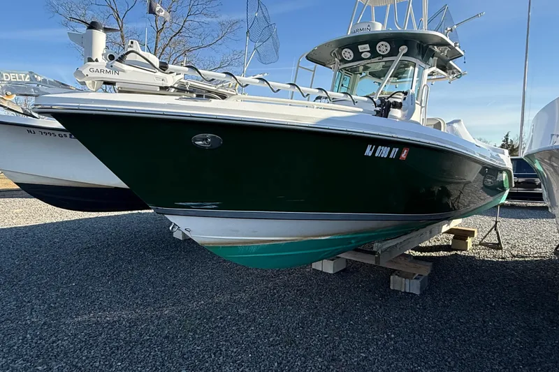 Slide: The Image of 2006 Everglades 260 Center Console boat on display, featuring Garmin equipment. - 0